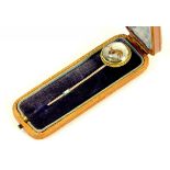 A VICTORIAN GOLD STICK PIN, THE TERMINAL SET WITH A REVERSE PAINTED INTAGLIO 'ESSEX' CRYSTAL OF A