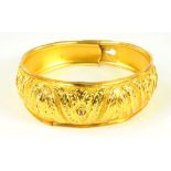 A MIDDLE EASTERN GOLD REPOUSSÉ BRACELET, MARKED 21K, 25G