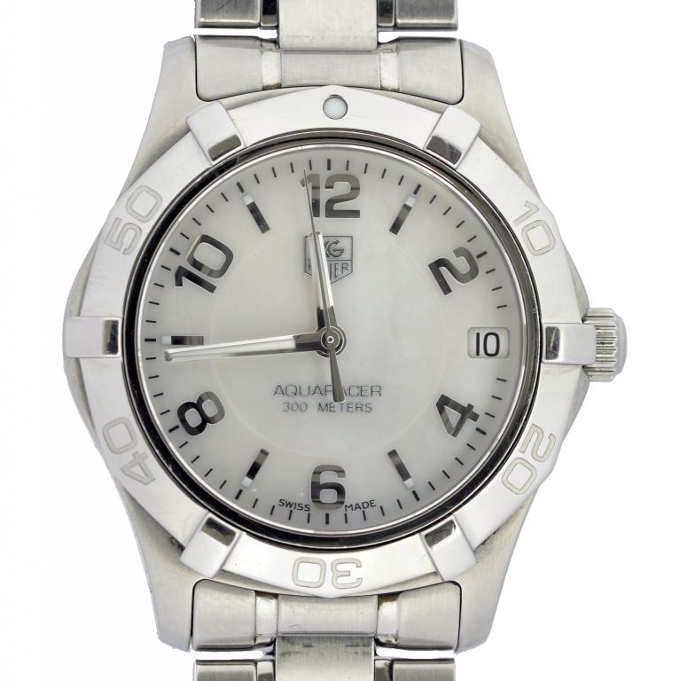 A TAG HEUER STAINLESS STEEL AQUARACER WRISTWATCH, THE MOTHER OF PEARL DIAL WITH DATE AND ARABIC