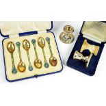 A SET OF SIX SILVER GILT AND ENAMEL ARTS AND CRAFTS COFFEE SPOONS BY MAPPIN & WEBB LTD, BIRMINGHAM