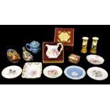 MISCELLANEOUS DECORATIVE CERAMICS, INCLUDING TWO ROYAL CROWN DERBY BIRD PAPERWEIGHTS, BLUE AND WHITE