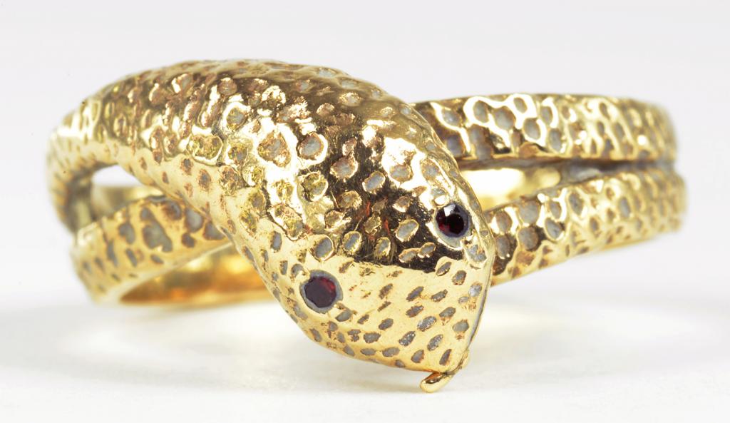 A 9CT GOLD SNAKE RING, 6.3G