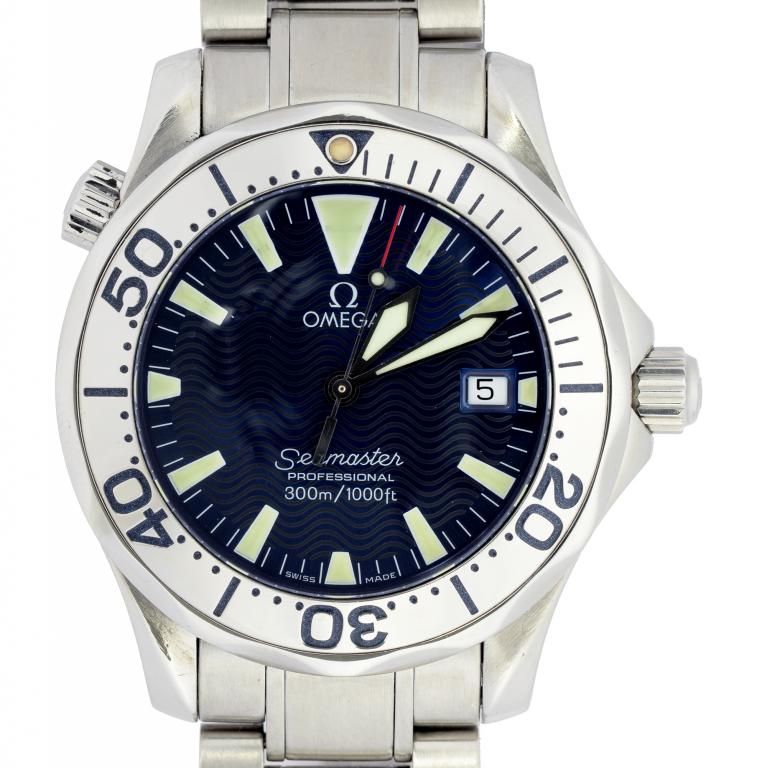 AN OMEGA STAINLESS STEEL QUARTZ SEAMASTER PROFESSIONAL WRISTWATCH, WITH IRIDESCENT BLUE WAVE PATTERN