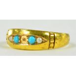 A VICTORIAN SPLIT PEARL AND TURQUOISE RING IN 15CT GOLD (ONE STONE DEFICIENT), BIRMINGHAM 1899, 2.8G