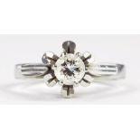 A DIAMOND SOLITAIRE RING, IN WHITE METAL, UNMARKED, 4.1G GROSS