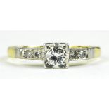 A DIAMOND RING WITH LARGER SQUARE SET CENTRAL DIAMOND, IN GOLD, INDISTINCTLY MARKED, 2.4G GROSS
