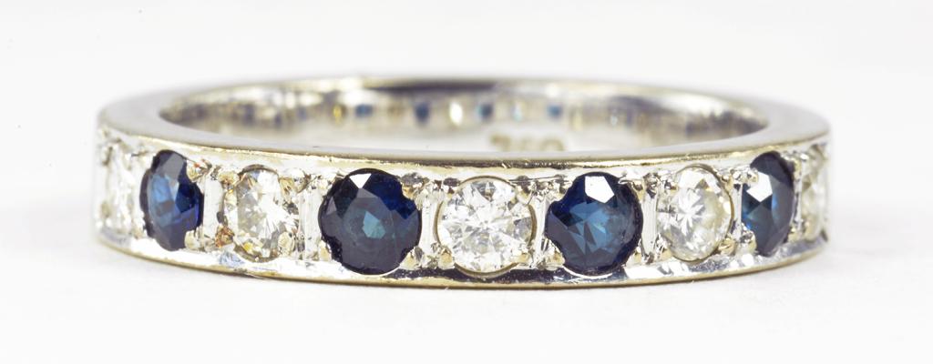 A SAPPHIRE AND DIAMOND NINE STONE RING IN WHITE GOLD, MARKED 18K 760, 5G GROSS