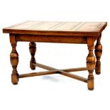 A WARING & GILLOW OAK DRAW LEAF TABLE ON TURNED LEGS, 122CM W UNEXTENDED, CIRCA 1920