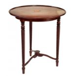 AN EDWARDIAN INLAID MAHOGANY OCCASIONAL TABLE, THE DISHED TOP ON SPIRALLY REEDED LEGS, 73CM DIAM