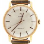 AN OMEGA 18CT GOLD GENTLEMAN'S WRISTWATCH, ON A PLATED BRACELET, WITH PAPERS