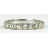 A DIAMOND SIX STONE RING, IN 18CT WHITE GOLD, 5.6G GROSS