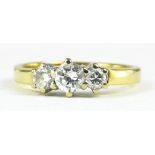 A DIAMOND THREE STONE RING, IN 18CT GOLD, 3.1G GROSS
