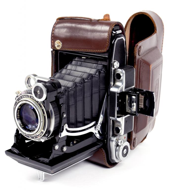 A ZEISS IKON SUPER IKONTA CAMERA WITH MAKER'S TESSAR F3.5 105MM LENS, IN LEATHER EVER READY CASE