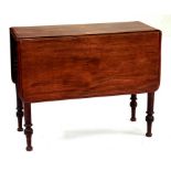 A VICTORIAN MAHOGANY GATE LEG TABLE ON TURNED LEGTS, 90 CM L