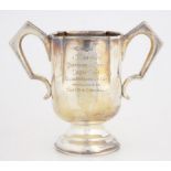 A GEORGE V SILVER TROPHY CUP, 12CM H, BIRMINGHAM 1910, 4OZS