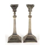 A PAIR OF GEORGE V SILVER CANDLESTICKS, ON STEPPED SQUARE FOOT, NOZZLES, 26CM H, BIRMINGHAM 1913,