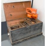 A VICTORIAN PINE TOOL CHEST CONTAINING VARIOUS VINTAGE WOODWORKING TOOLS, CHEST 86CM W