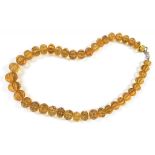 A NECKLACE OF REEDED AMBER BEADS, 112G