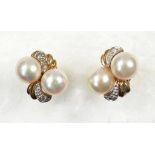 A PAIR OF DIAMOND AND CULTURED PEARL EARRINGS IN GOLD, 2.4G GROSS