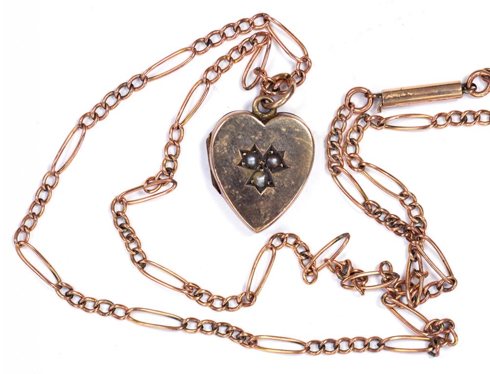A GOLD HEART SHAPED LOCKET, THE LID SET WITH THREE SPLIT PEARLS, ON A GOLD NECKLET, 5.8G GROSS