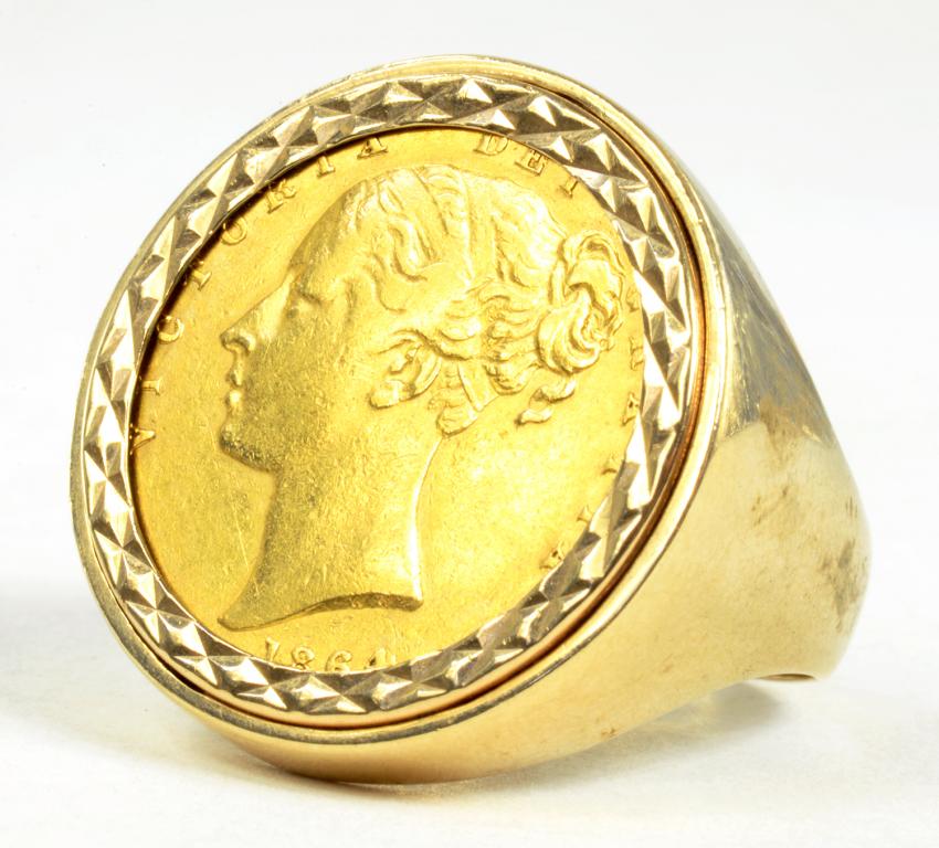 GOLD COIN. SOVEREIGN 1864, MOUNTED IN A 9CT GOLD RING, 15G