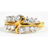 A DIAMOND CROSSOVER RING IN 18CT GOLD, 5.5G GROSS