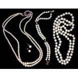 A CULTURED PEARL TWO ROW NECKLACE WITH OVAL AMETHYST AND CULTURED PEARL CLUSTER CLASP IN 9CT GOLD, A