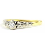 A DIAMOND RING IN GOLD, MARKED 18CT, 2.3G GROSS