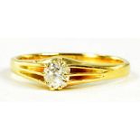 A DIAMOND SOLITAIRE RING IN GOLD, MARKED 18CT, 4.3G GROSS