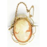 A CAMEO BROOCH IN GOLD, MARKED 9CT, 6.5G GROSS