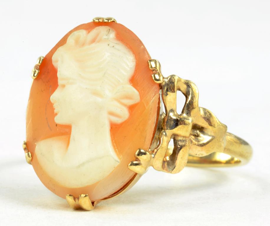 A CAMEO RING IN GOLD, MARKED 9CT, 3.2G GROSS