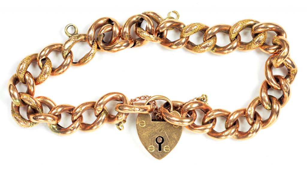 A GOLD GATE BRACELET, MARKED 9CT, WITH CONTEMPORARY 9CT GOLD PADLOCK, 15.6G