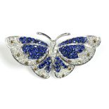 A SAPPHIRE, DIAMOND AND CINNAMON DIAMOND BUTTERFLY BROOCH, PAVE SET IN 18CT WHITE GOLD, 10.8G GROSS