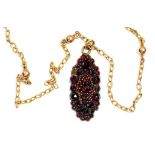 A GARNET PENDANT ON A GOLD NECKLET, 5.3G GROSS