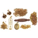 A PAIR OF GOLD KNOT EARRINGS AND A QUANTITY OF OTHER GOLD JEWELLERY, 28G