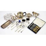 MISCELLANEOUS PLATED WARE, TO INCLUDE A TOAST RACK, GADROONED SNUFFERS TRAY, HOLLOWARE, FLATWARE,