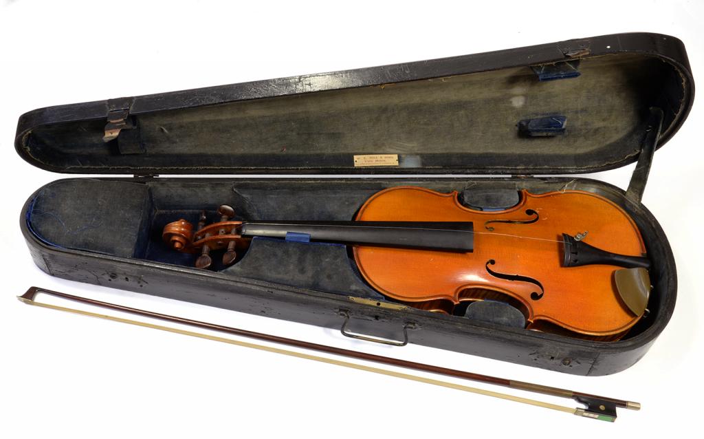 A VIOLIN, LENGTH OF BACK 35.6CM, A VIOLIN BOW, 57G AND A BLUE VELVET LINED BLACK PAINTED WOOD VIOLIN