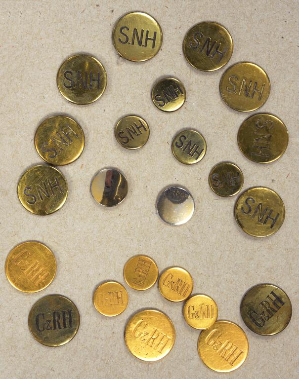 A SMALL COLLECTION OF SOUTH NOTTS HUNT AND OTHER HUNTING BUTTONS, 20TH C