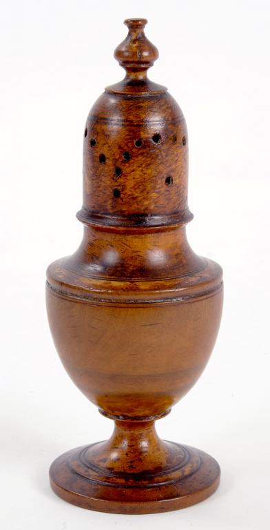 VICTORIAN TREEN. AN EARLY 19TH C TURNED VASE SHAPED CASTER AND COVER