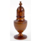 VICTORIAN TREEN. AN EARLY 19TH C TURNED VASE SHAPED CASTER AND COVER