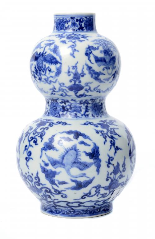 A CHINESE BLUE AND WHITE DOUBLE GOURD PHOENIX VASE, 19TH C 21cm h, Wanli mark within a double circle