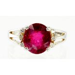 A RUBY AND DIAMOND RING IN 18CT WHITE GOLD, BIRMINGHAM 2006, 5.5G