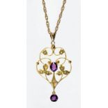 AN AMETHYST, SPLIT PEARL AND GOLD OPENWORK PENDANT AND A GOLD NECKLET, 4.9G