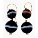 A PAIR OF VICTORIAN BANDED AGATE GRADUATED BEAD AND GOLD WIRE LOOP EARRINGS
