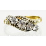 A CROSSOVER RING, IN GOLD, MARKED 8CT PLAT, 2.2G