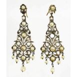 A PAIR OF ROSE DIAMOND AND SPLIT PEARL EARRINGS IN SILVER, FULLY ARTICULATED WITH BAROQUE PEARLS