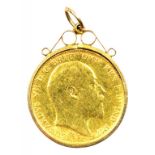 GOLD COIN. HALF SOVEREIGN 1903, MOUNTED IN A GOLD PENDANT, 4.7G