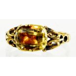 A GEORGIAN FOILED CITRINE RING IN GOLD WITH PIERCED SHOULDERS, 18TH CENTURY, 3.1G