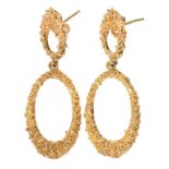 A PAIR OF GOLD EARRINGS MARKED 14K, 5.5G