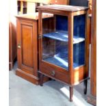 AN EDWARDIAN MAHOGANY CHINA CABINET 91CM X 49CM AND A POT CUPBOARD